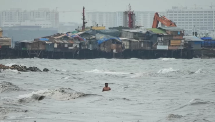Süper tayfun Noru Filipinleri darmadağın etti
