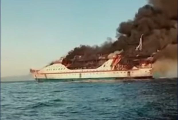 Endonezya’da yolcu gemisinde yangın