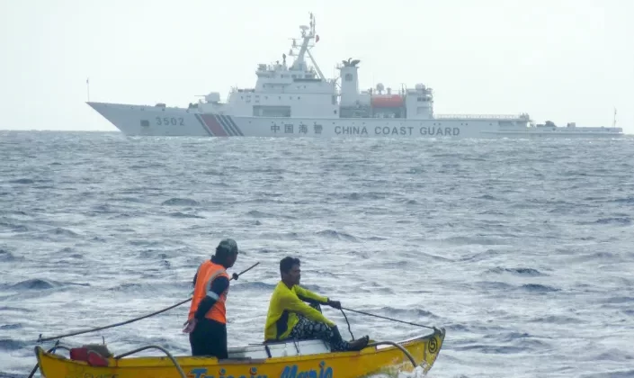 Çin denizinde askeri gemilerin ”it dalaşı”