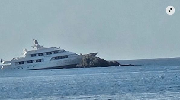 Aspat’ta Motoryat Kayalıklara Çıktı!