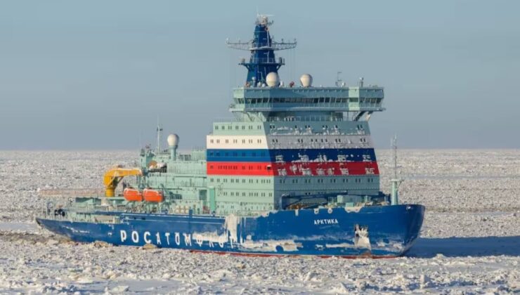 Arktika, Alexey Kosygin adlı doğalgaz tankerine Arctic LNG-2 güzergahında eşlik edecek.