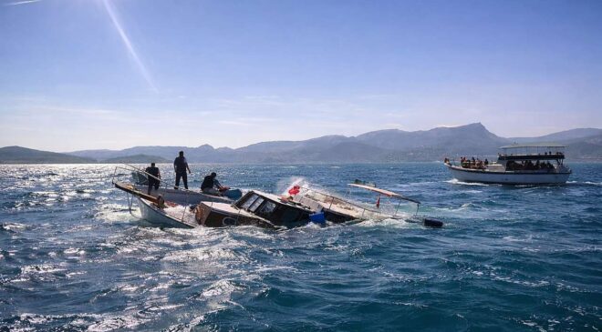 GÜVERCİNLİKTE 7 KİŞİNİN OLDUĞU BALIKÇI TUR TEKNESİ BATTI