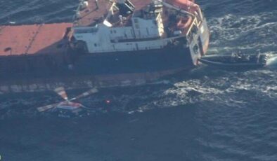 İSVEÇ ÇAKMA BAYRAKLI GEMİYİ KIYILARINDA TUTUKLADI